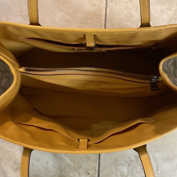 Coach shoulder bag - Picture 2 of 3